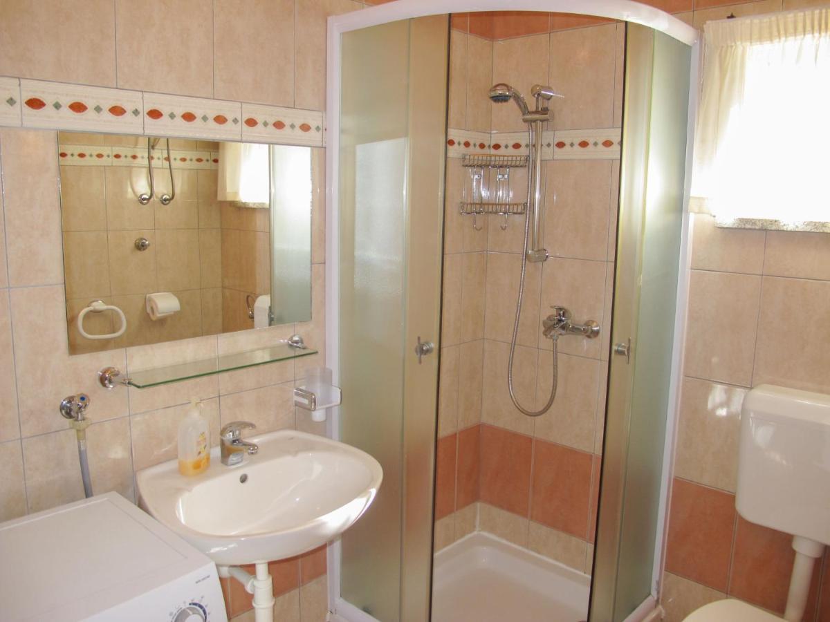 Catarina 1 - Zad113 By Interhome